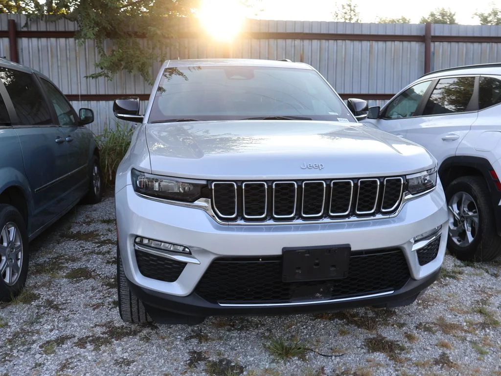 Used 2024 Silver Jeep Limited image 8