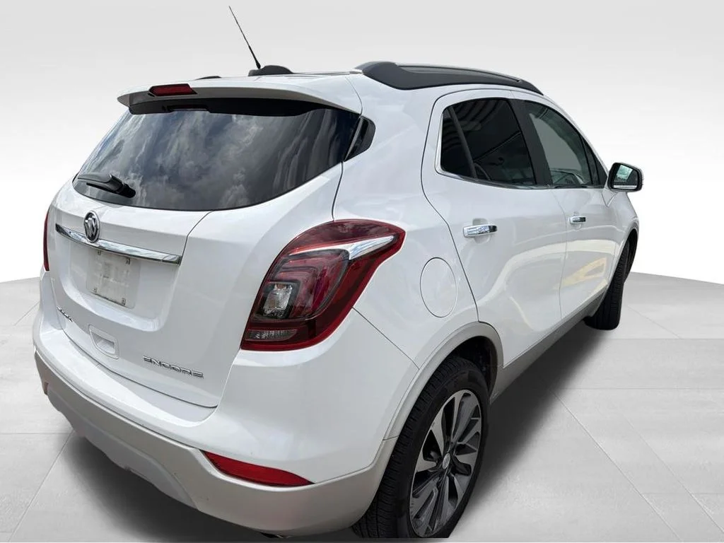 Used 2018 White Frost Buick Essence image 25