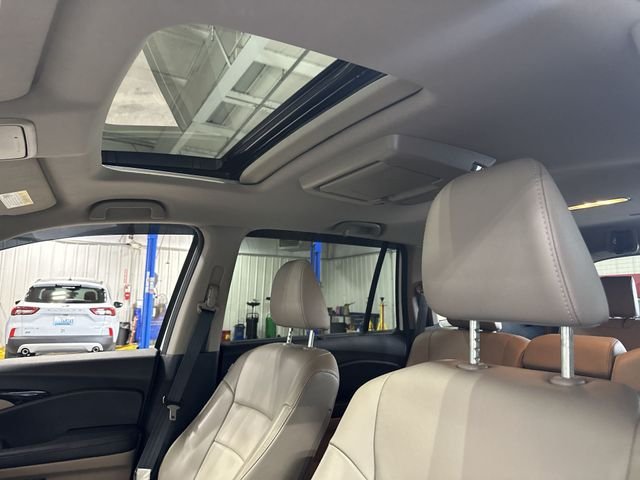 Certified Used 2019  Honda Touring image 20