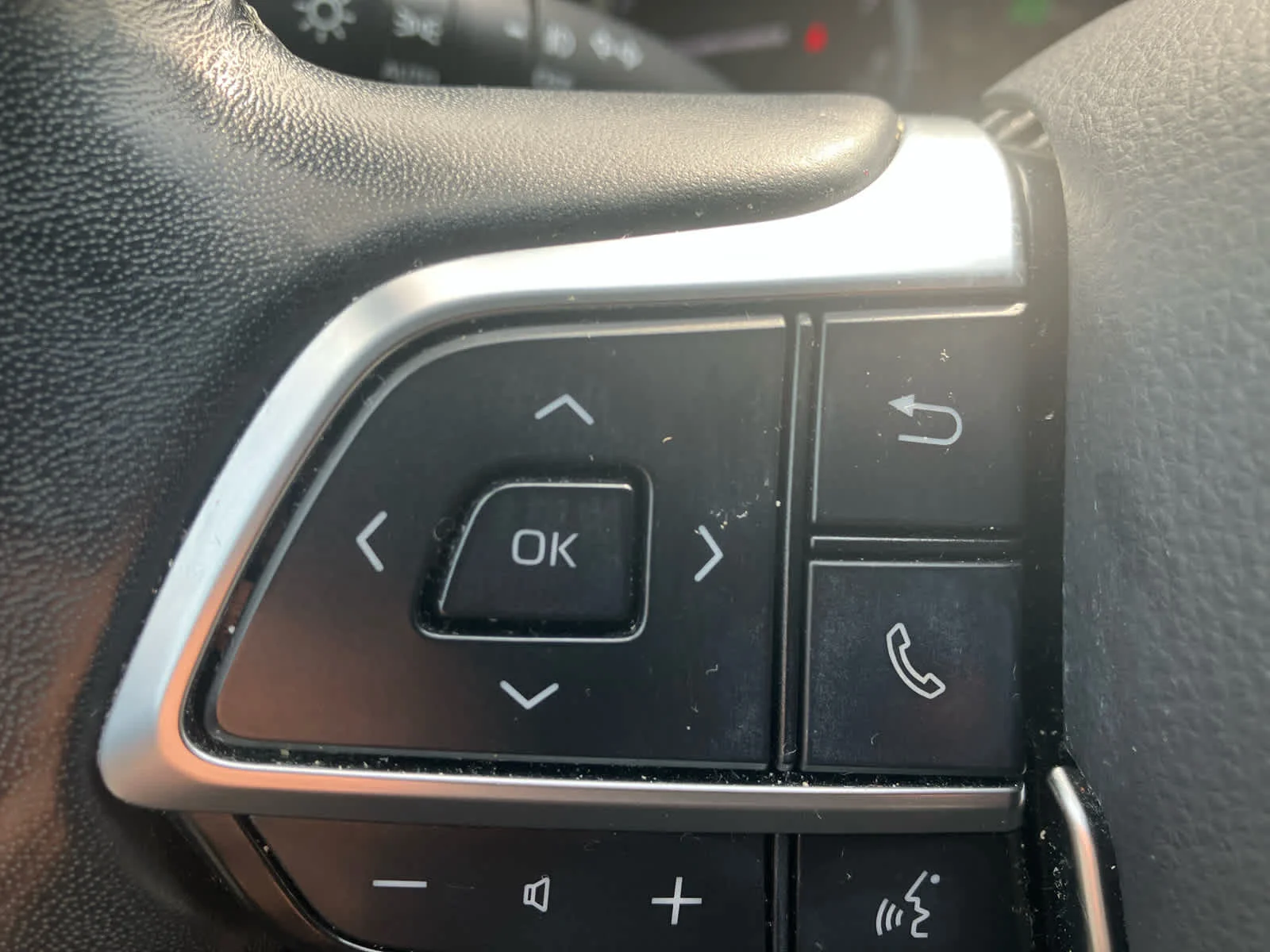 Used 2020 Blizzard Pearl Toyota XLE image 17