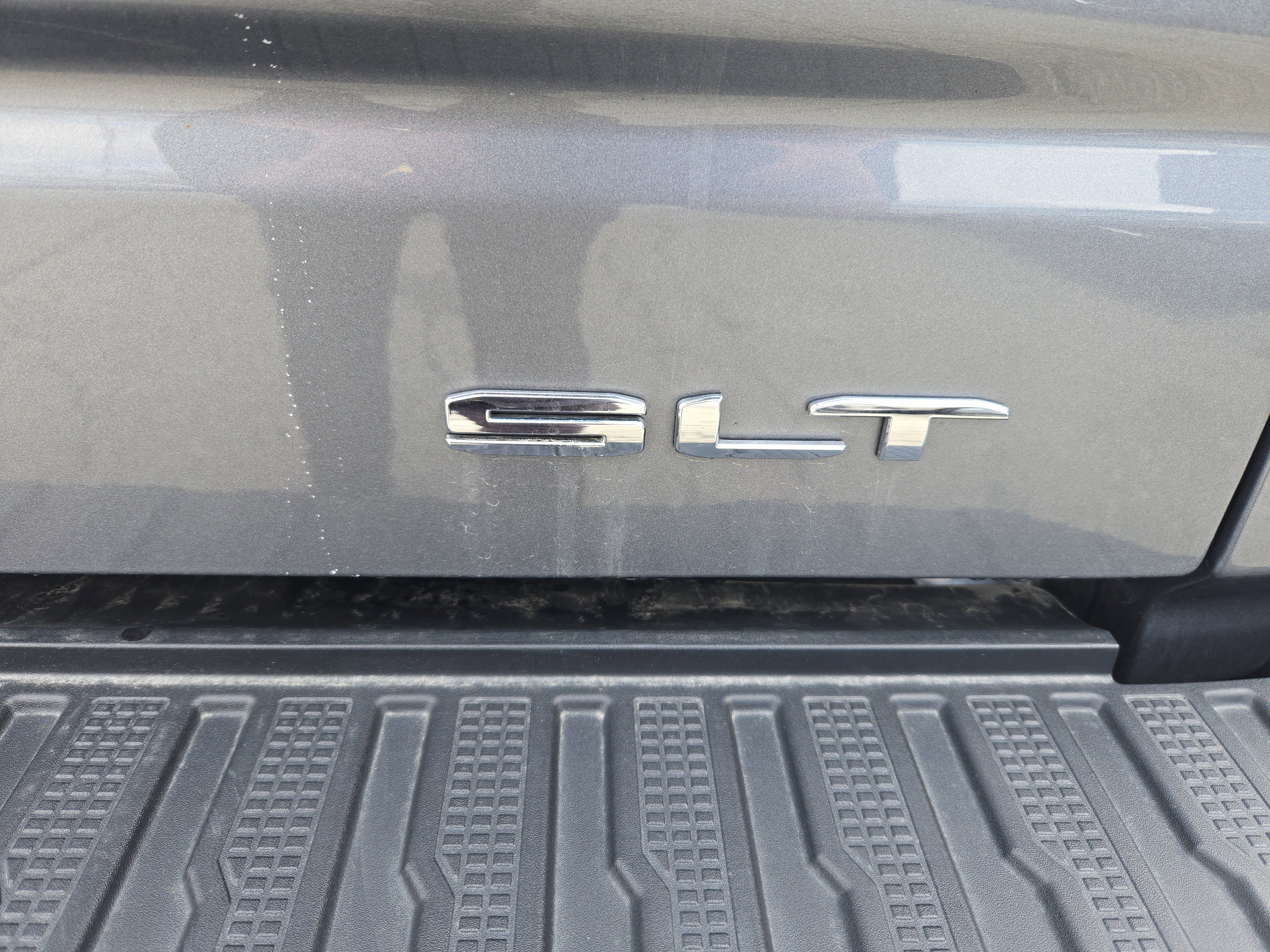 Used 2021 Satin Steel Metallic GMC SLT image 14