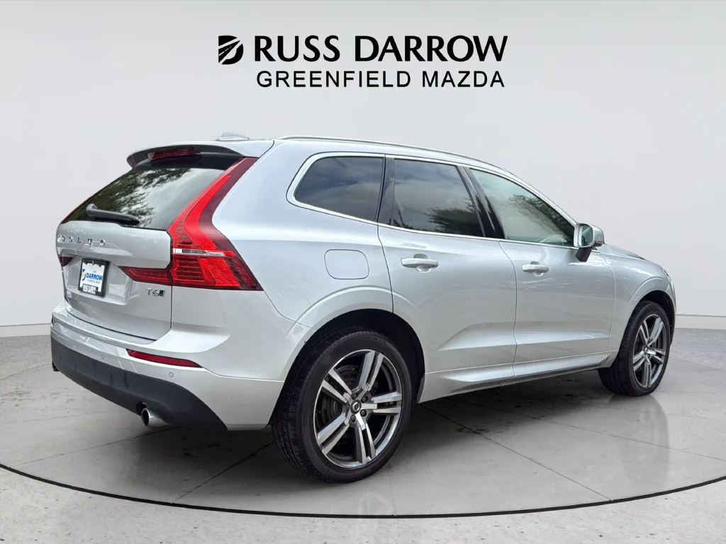 Used 2020 Silver Volvo T6 Momentum image 5
