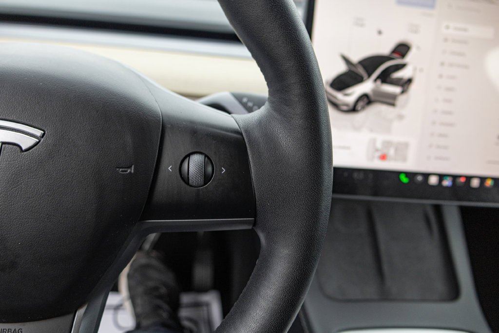Used 2023  Tesla Long Range image 24