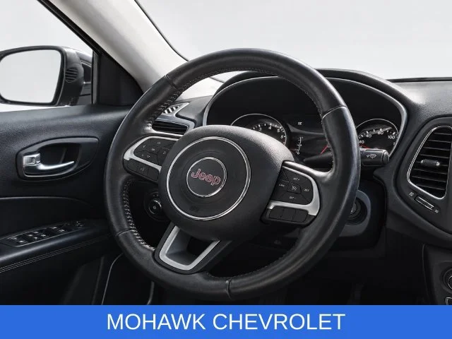 Used 2021  Jeep Latitude image 22