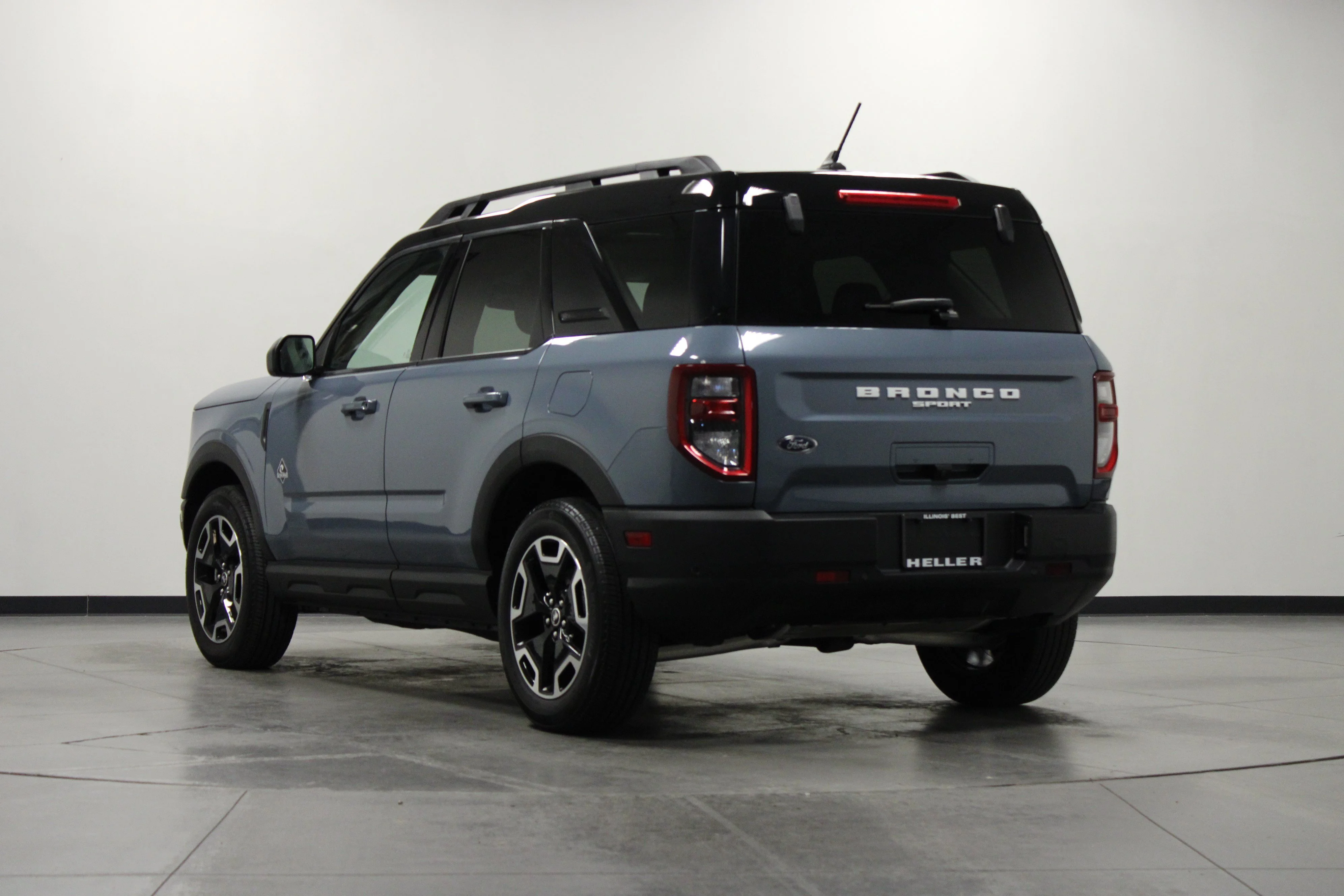 Used 2024 Azure Gray Metallic Ford Outer Banks image 6