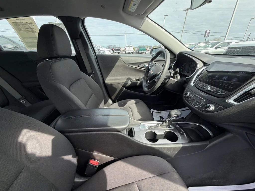 Used 2021 White Chevrolet LT image 15