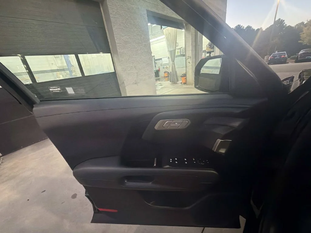 Used 2027 Black Kia S image 14