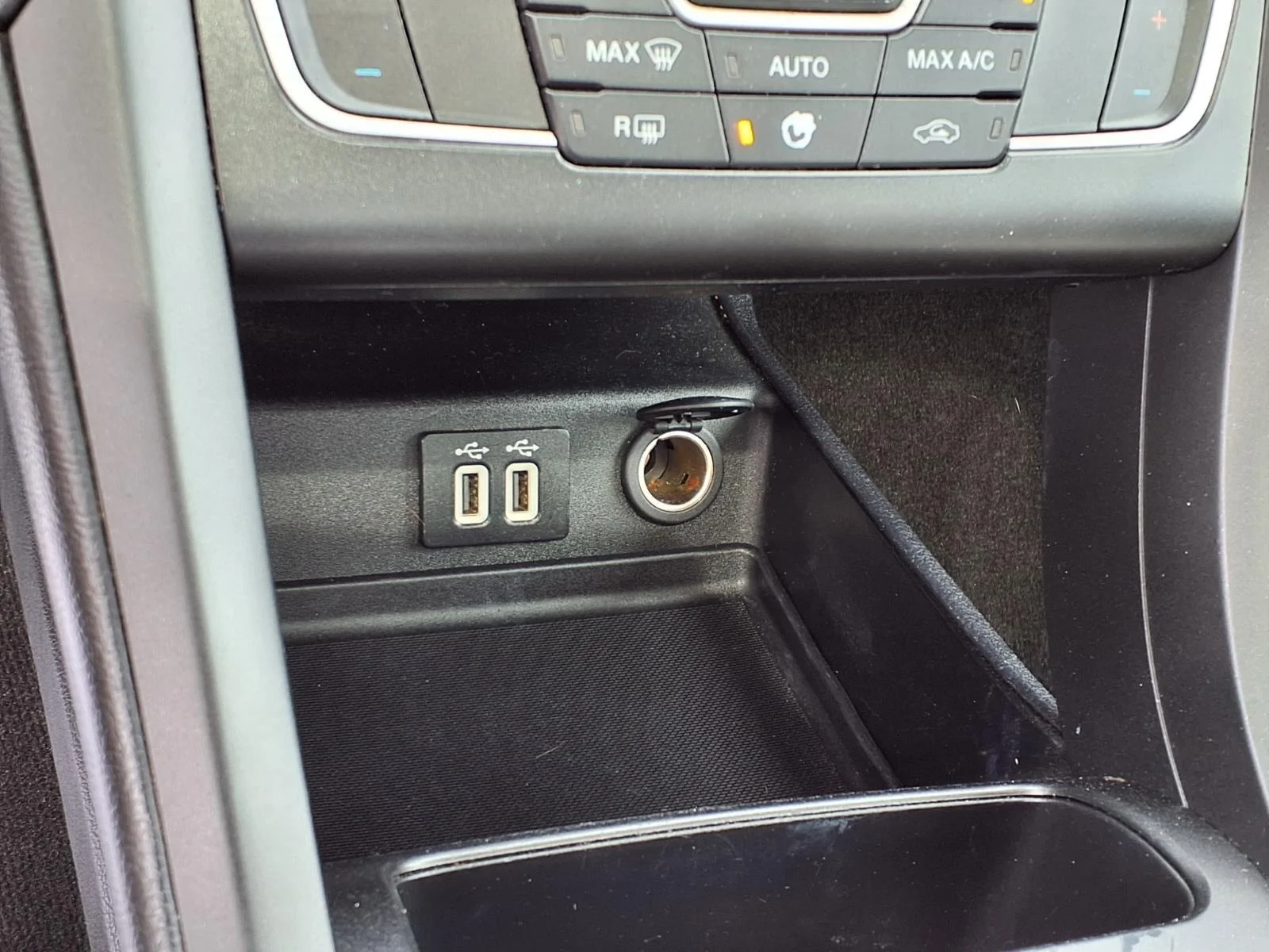 Used 2020 Magnetic Metallic Ford SE image 5