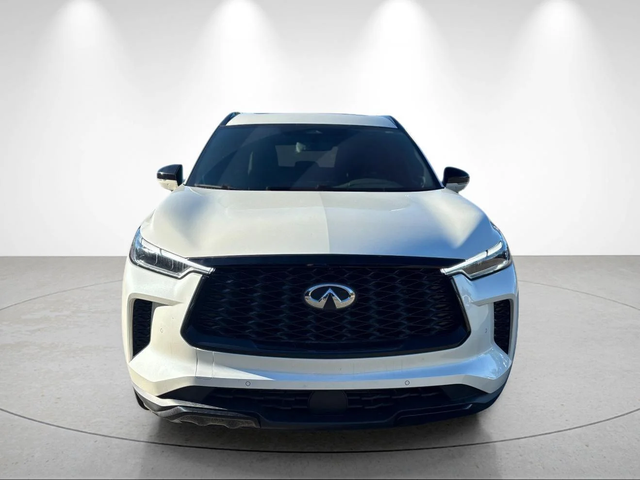 Certified Used 2025 Majestic White INFINITI LUXE image 8