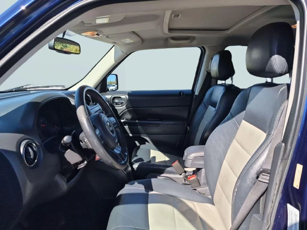 Used 2012 True Blue Pearlcoat Jeep Latitude image 19