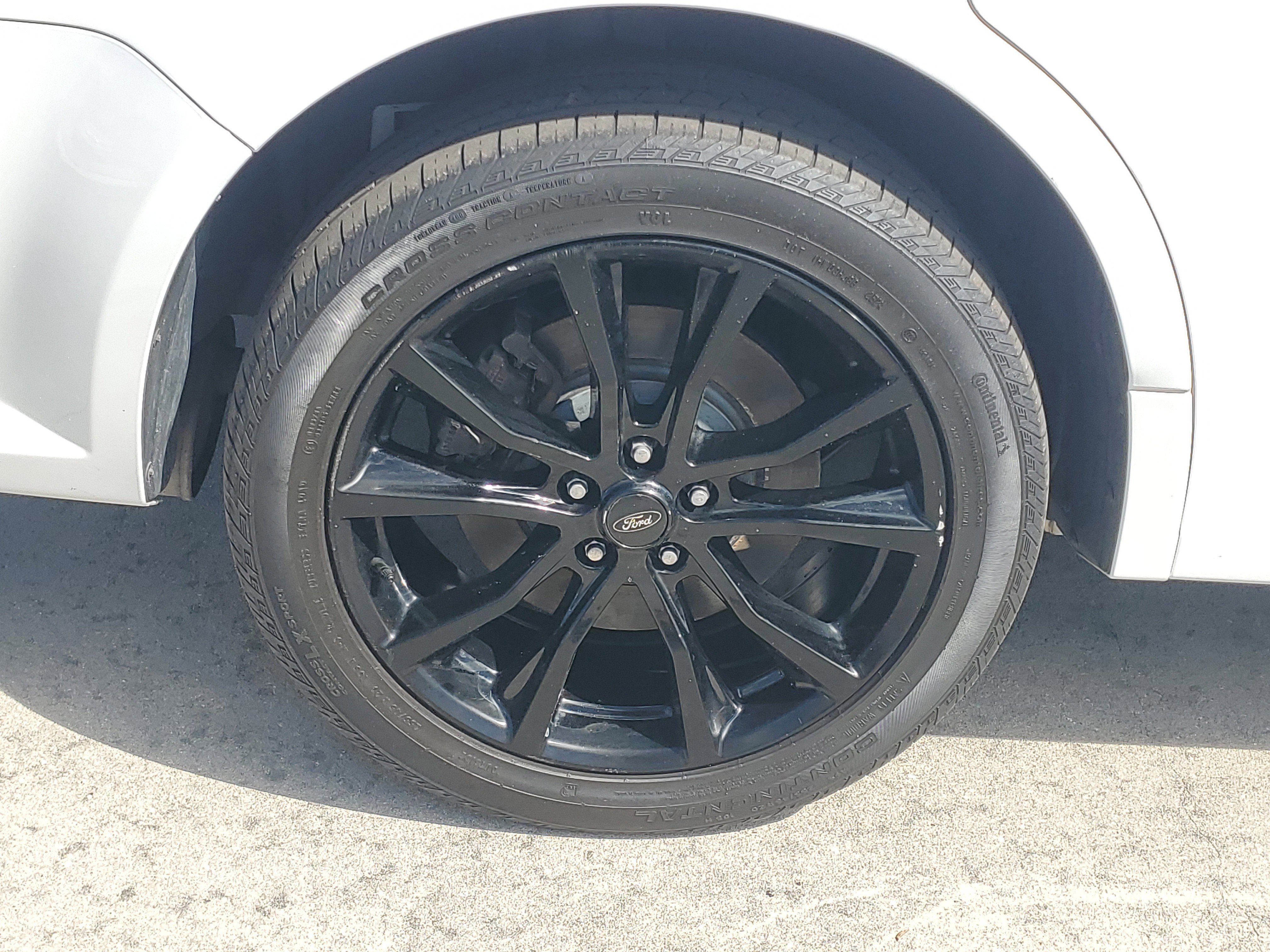 Used 2019 Oxford White Ford SEL image 7