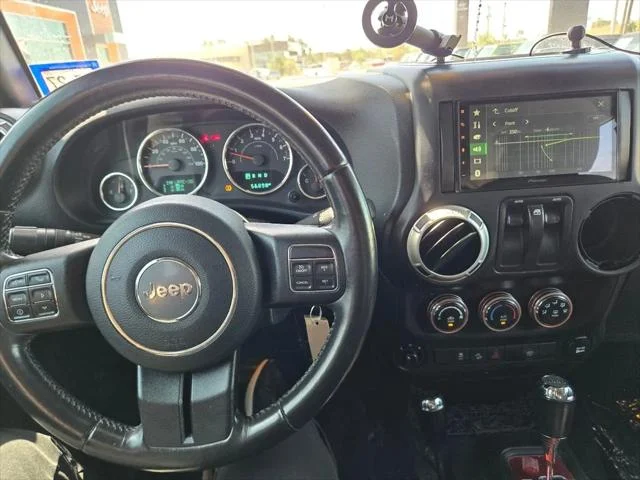Used 2017 Gray Jeep Sahara image 10
