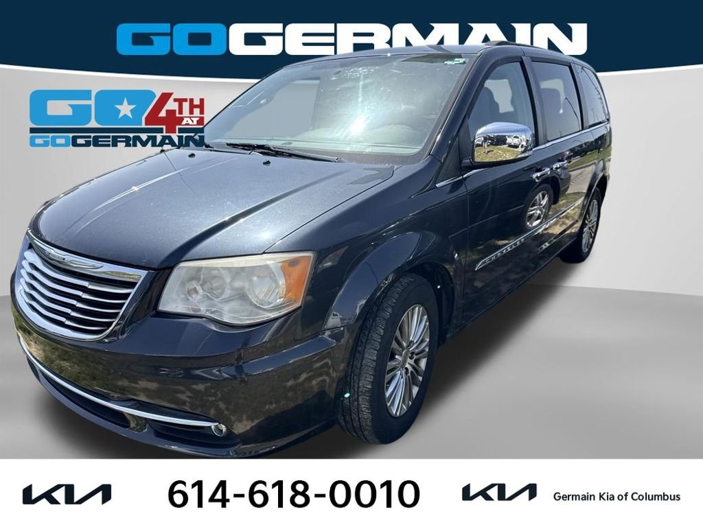 2013 Chrysler Town & Country Touring-L's photo