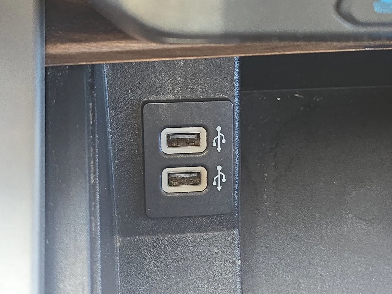 Used 2019 Agate Black Metallic Ford LARIAT image 20