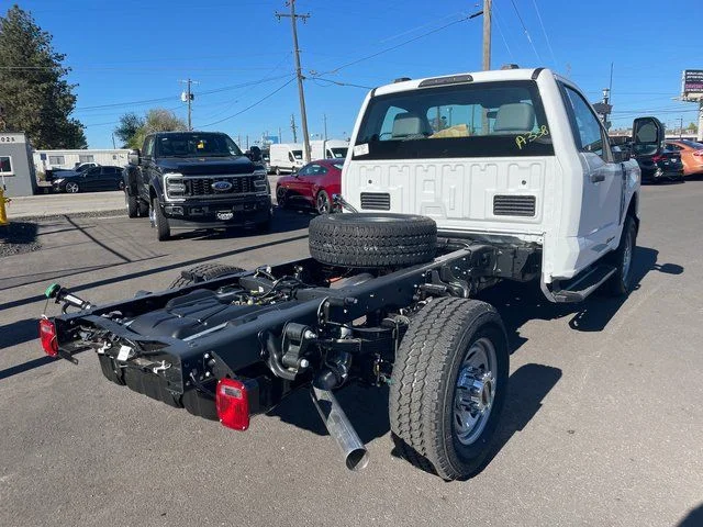 2026 Ford F-350 Super Duty Chassis Cab XL - Photo 10