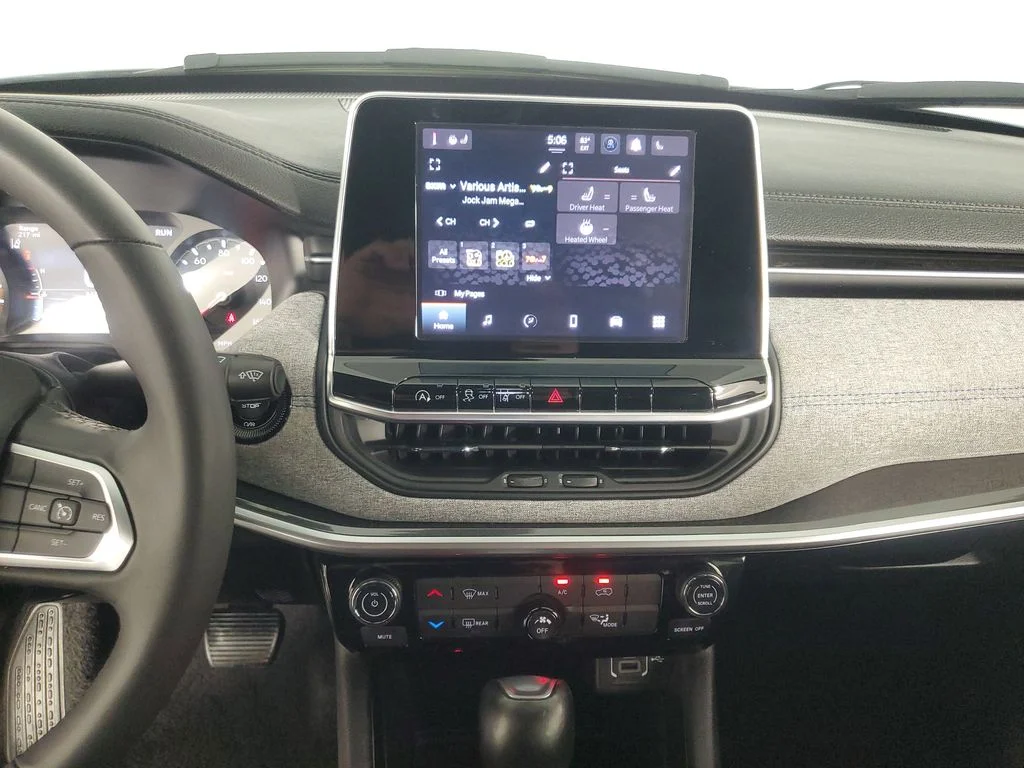 Used 2025 White Jeep Latitude image 16