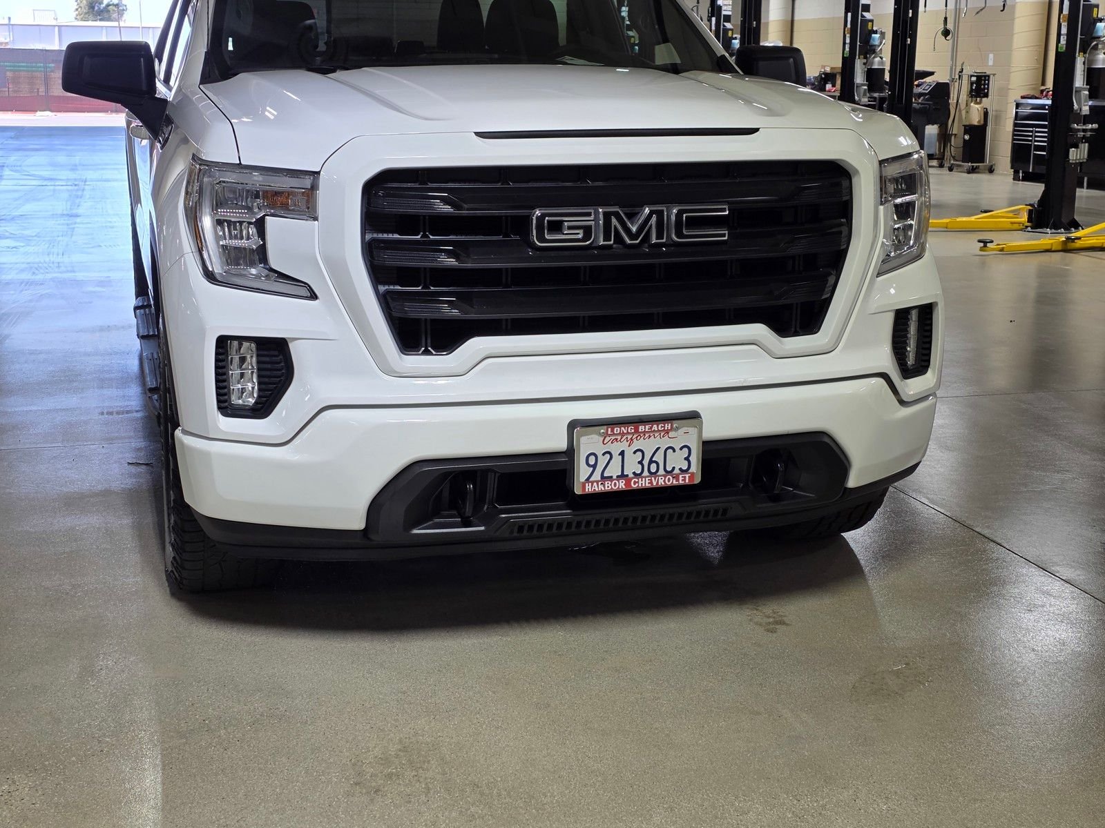Used 2021 Summit White GMC Elevation image 9