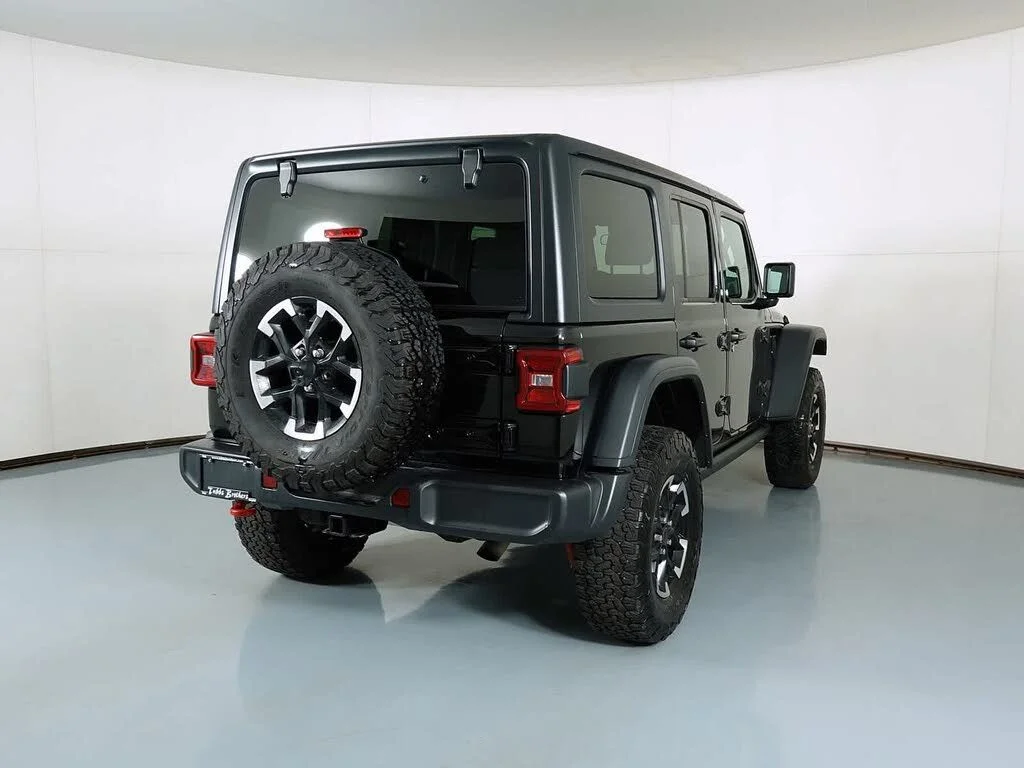 Certified Used 2025 Black Clearcoat Jeep Rubicon image 5