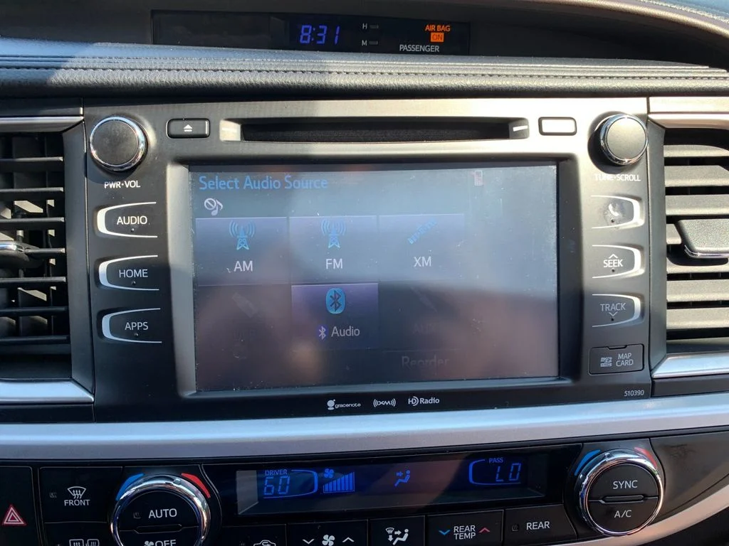 Used 2019 White Toyota XLE image 20