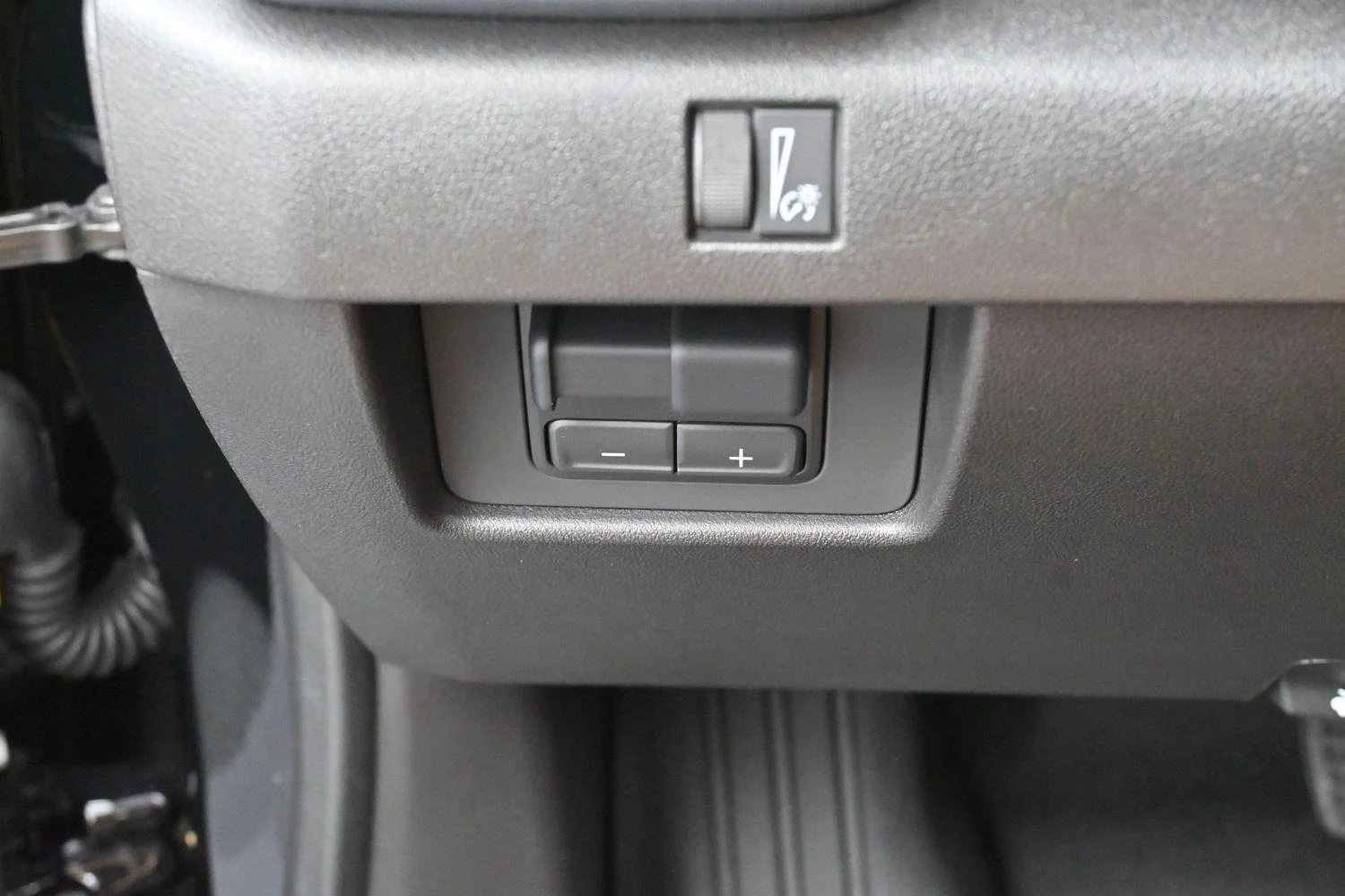 Used 2025 Onyx Black GMC Elevation image 28