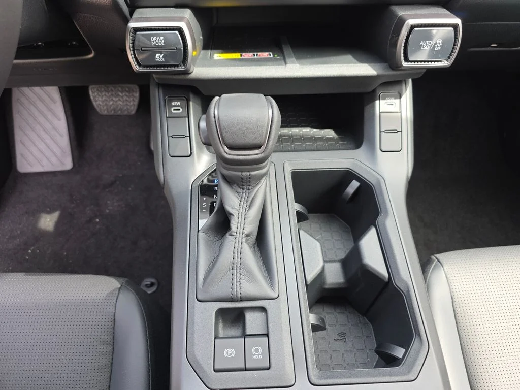 Used 2026 White Toyota XLE Premium image 28