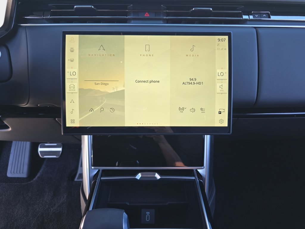New 2026 Fuji White Land Rover SE image 22