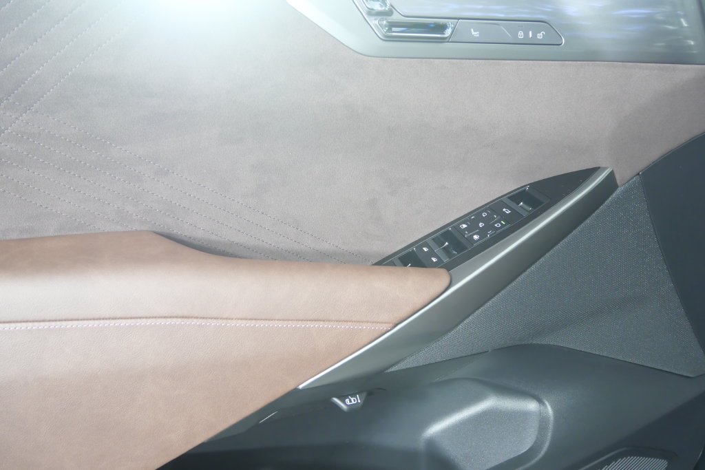 New 2027 Vancouver Green Metallic BMW  image 9