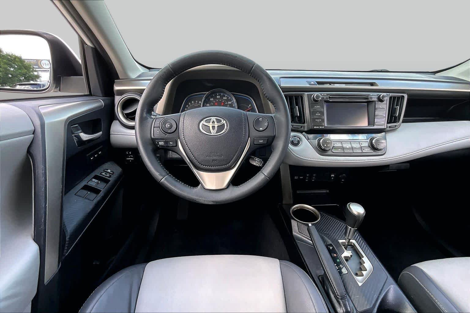 Used 2013 Blizzard Pearl Toyota Limited image 6