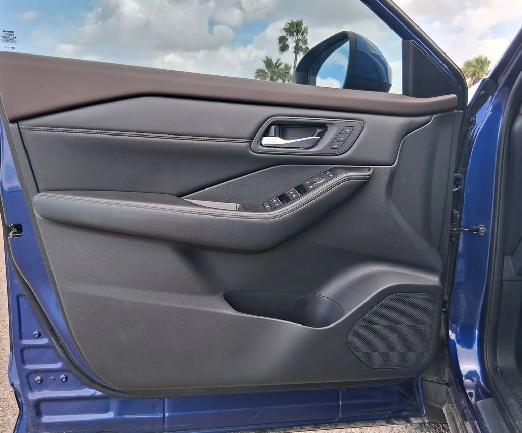 Used 2023 Blue Nissan SL image 14