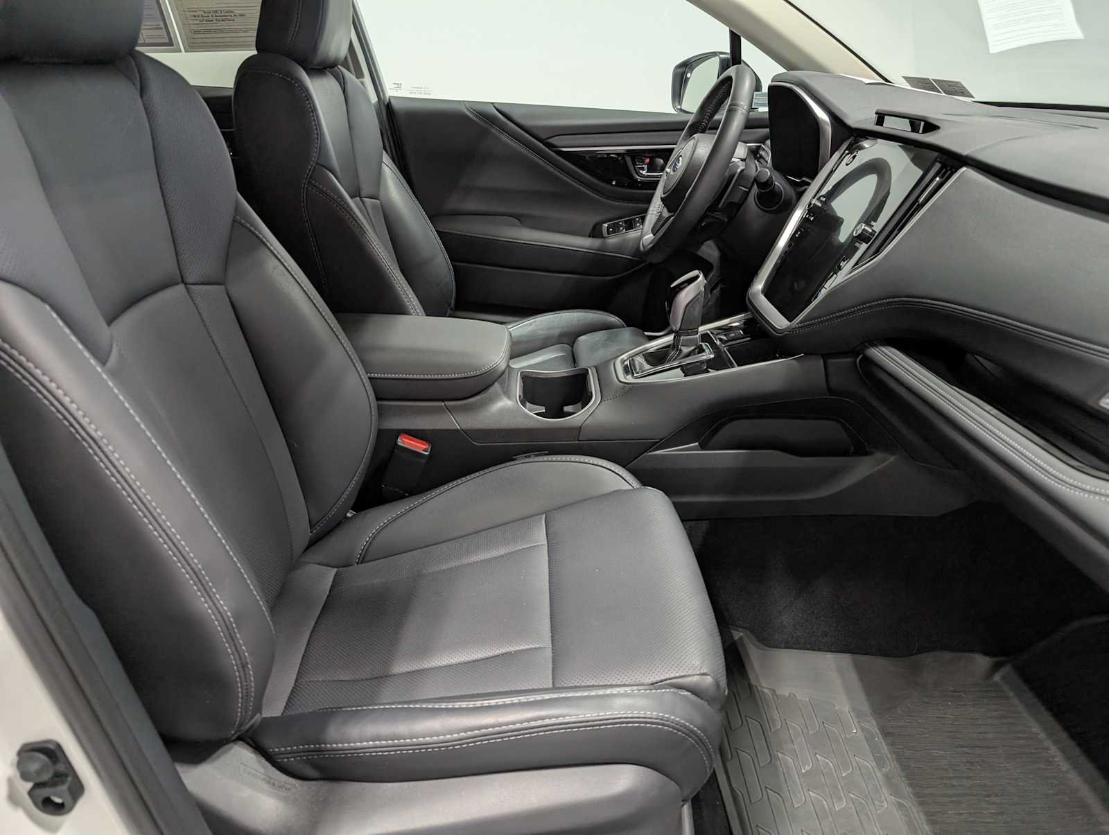 Used 2025 Crystal White Pearl Subaru Limited image 41