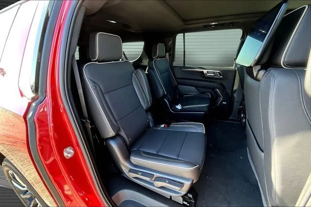 2025 Chevrolet Suburban Premier - Photo 10