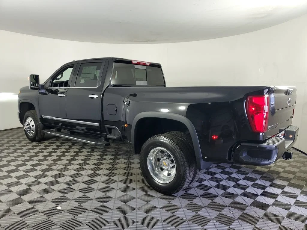 2026 Chevrolet Silverado 3500 HD High Country - Photo 6
