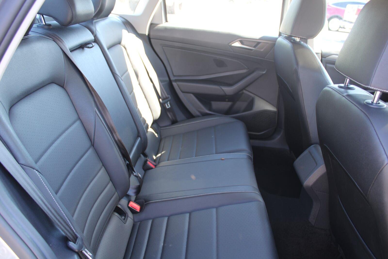 Used 2024  Volkswagen SE image 4
