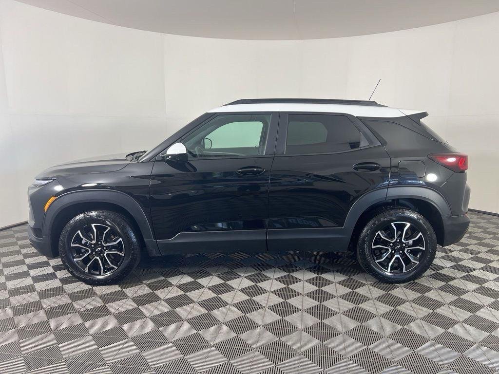 Used 2026 Mosaic Black Metallic Chevrolet ACTIV image 27