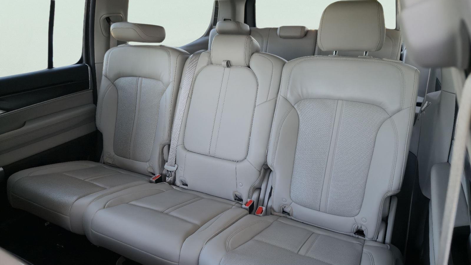 Used 2022 Velvet Red Pearlcoat Jeep Series I image 24