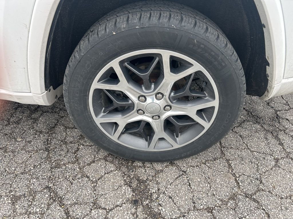 Used 2019 White Jeep Overland image 33