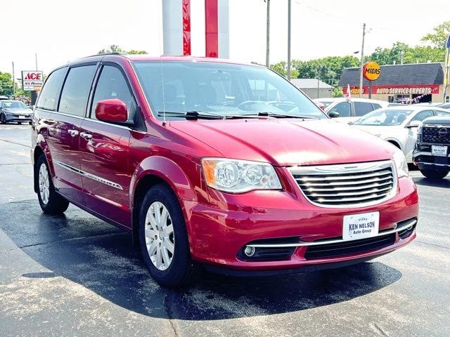 Used 2015 Red Chrysler Touring image 14