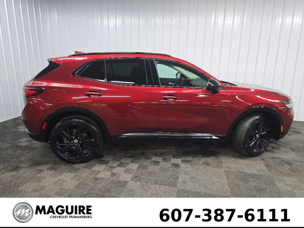 Used 2022 Red Buick Essence image 2