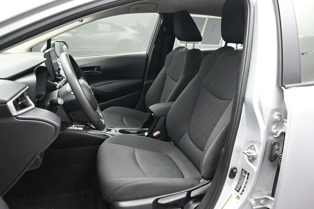 Used 2022 Silver Toyota LE image 5