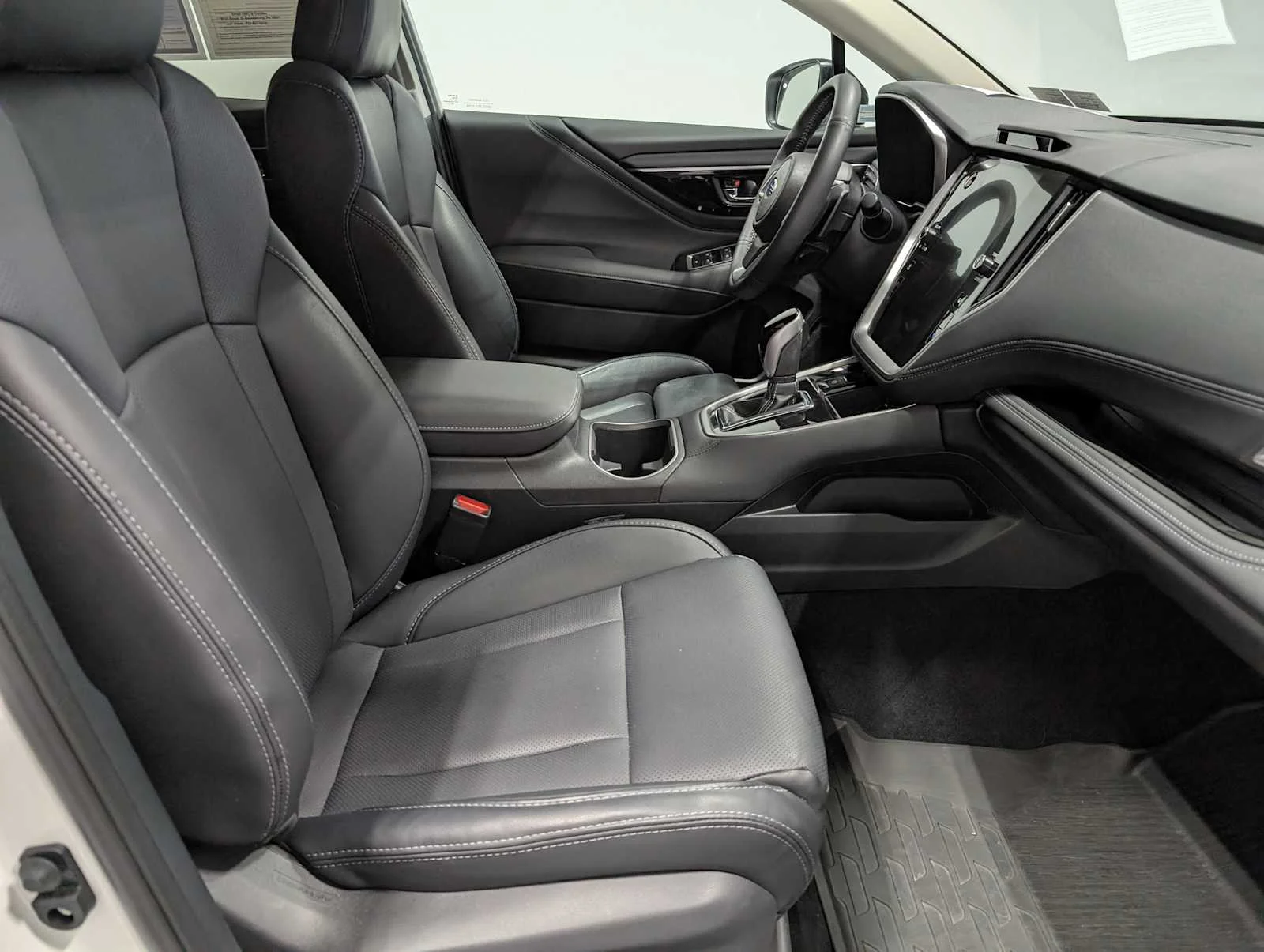 Used 2025 Crystal White Pearl Subaru Limited image 41