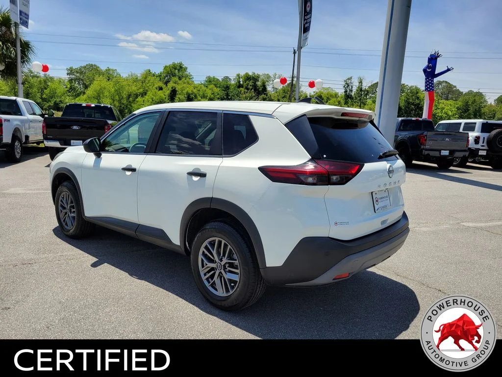 Used 2023 White Nissan S image 4