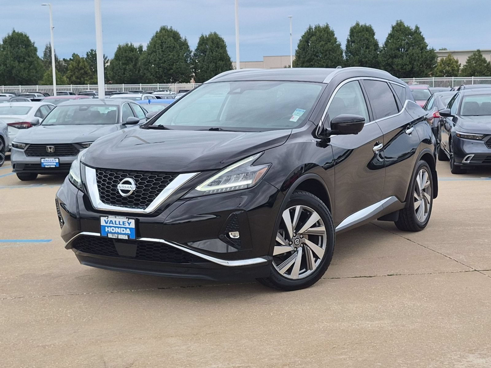 Used 2020 Super Black Metallic Nissan SL AWD image 2