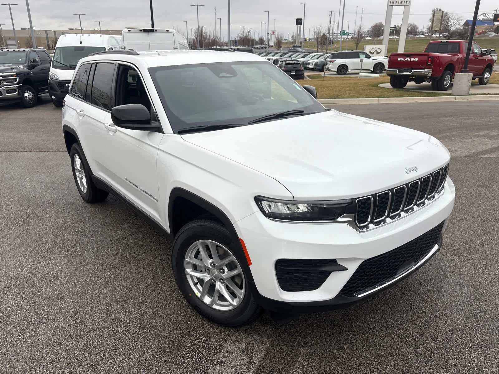 New 2026 Bright White Clear-Coat Exterior Paint Jeep Laredo image 2