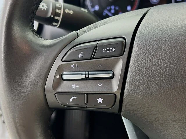 Used 2023 White Hyundai SEL image 13