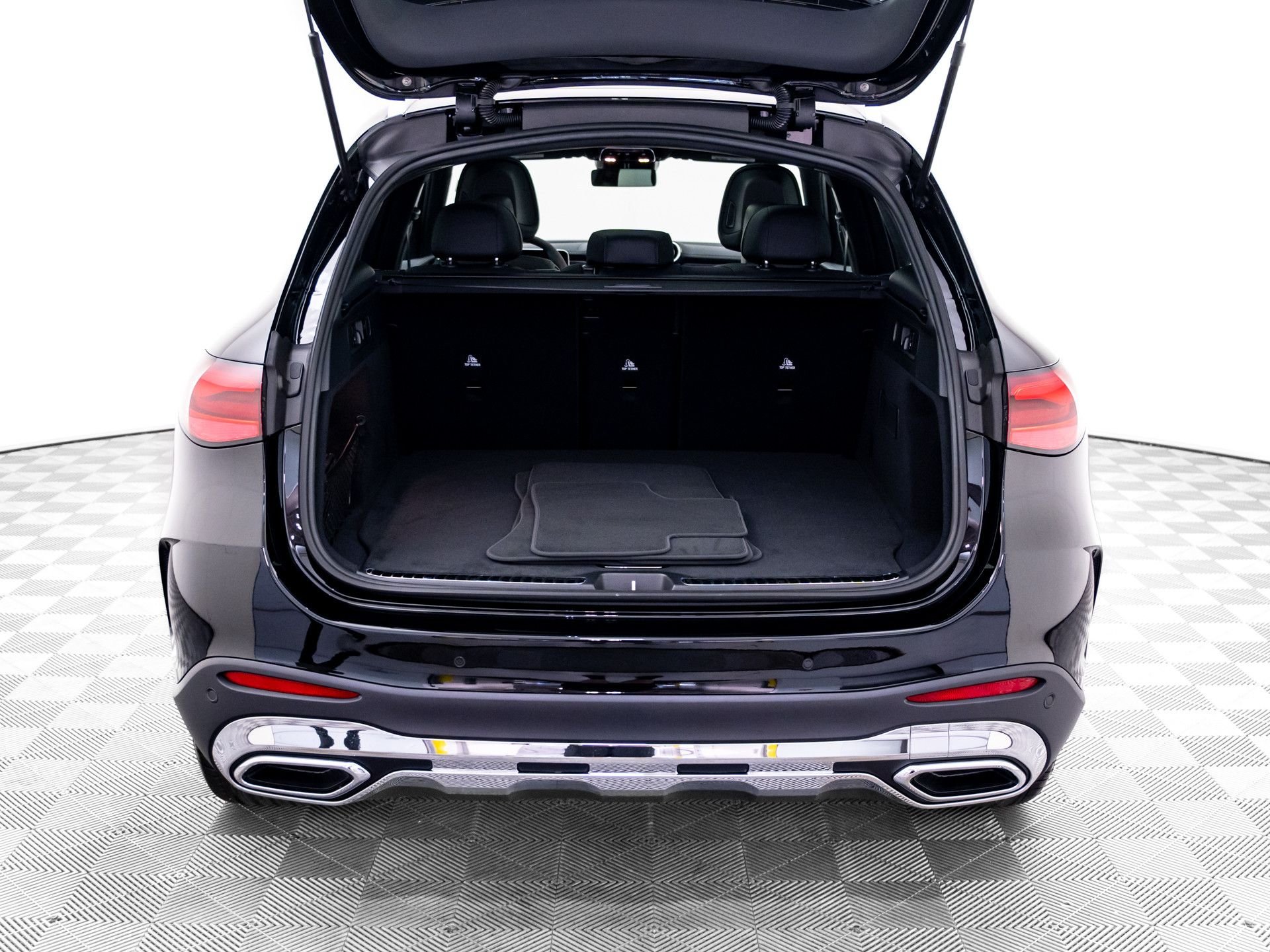 New 2026 Black Mercedes-Benz GLC 300 image 31