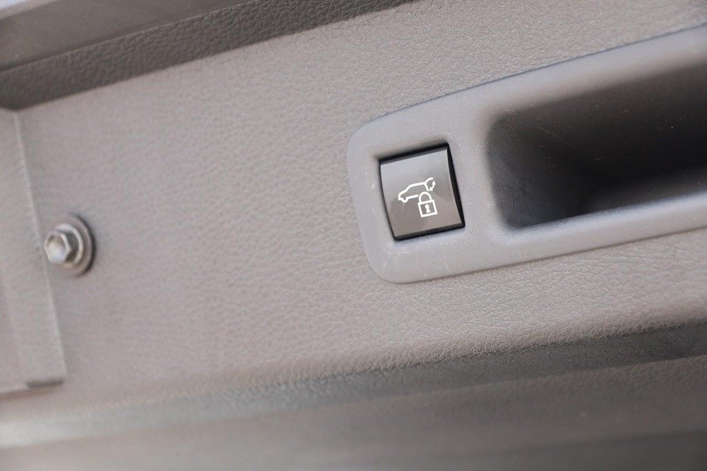 Certified Used 2025 Celestial Silver Metallic Toyota XLE FWD 8-Passenger (Natl) image 8
