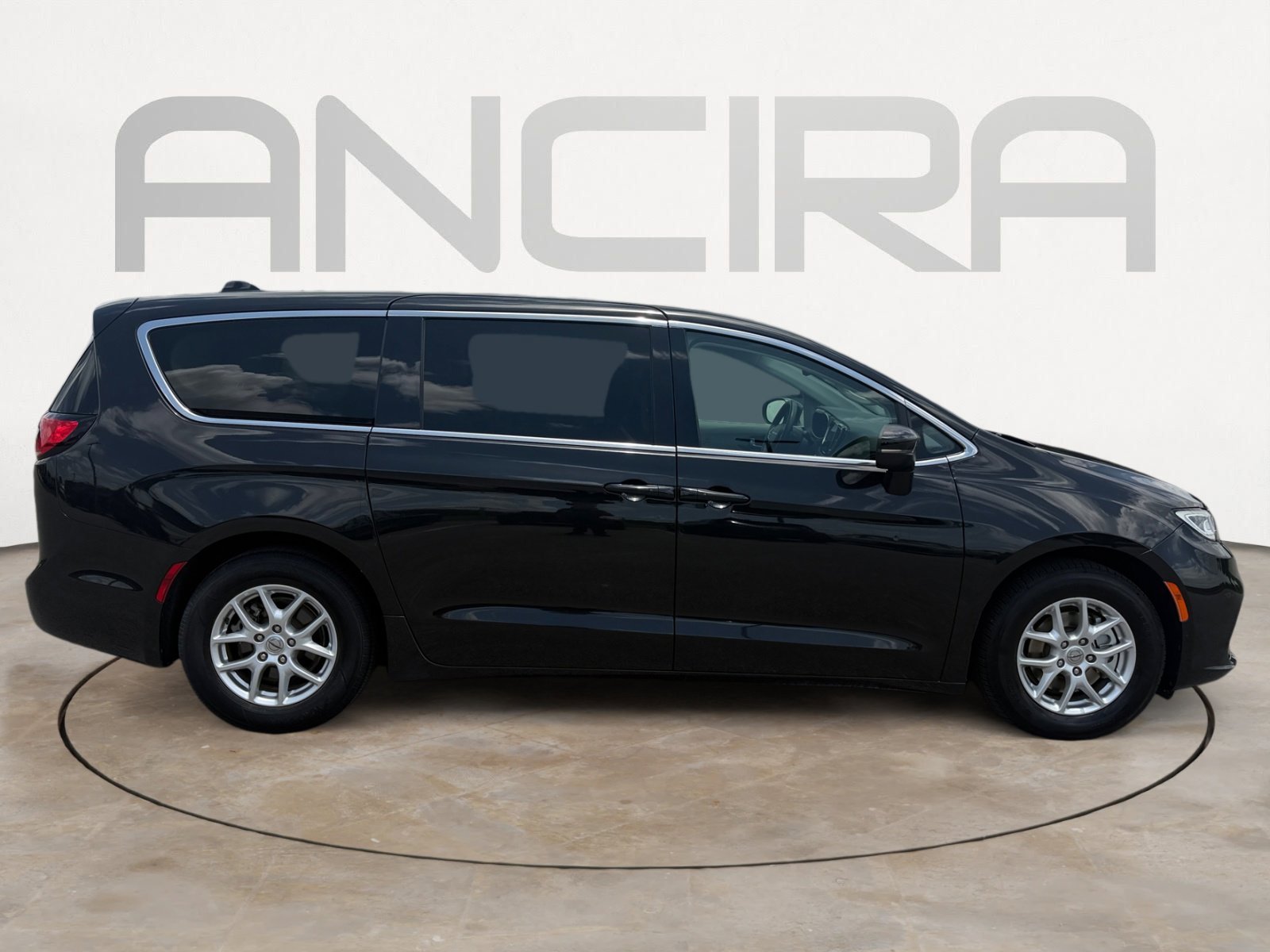 Used 2023 Brilliant Black Crystal Pearlcoat Chrysler Touring L image 12