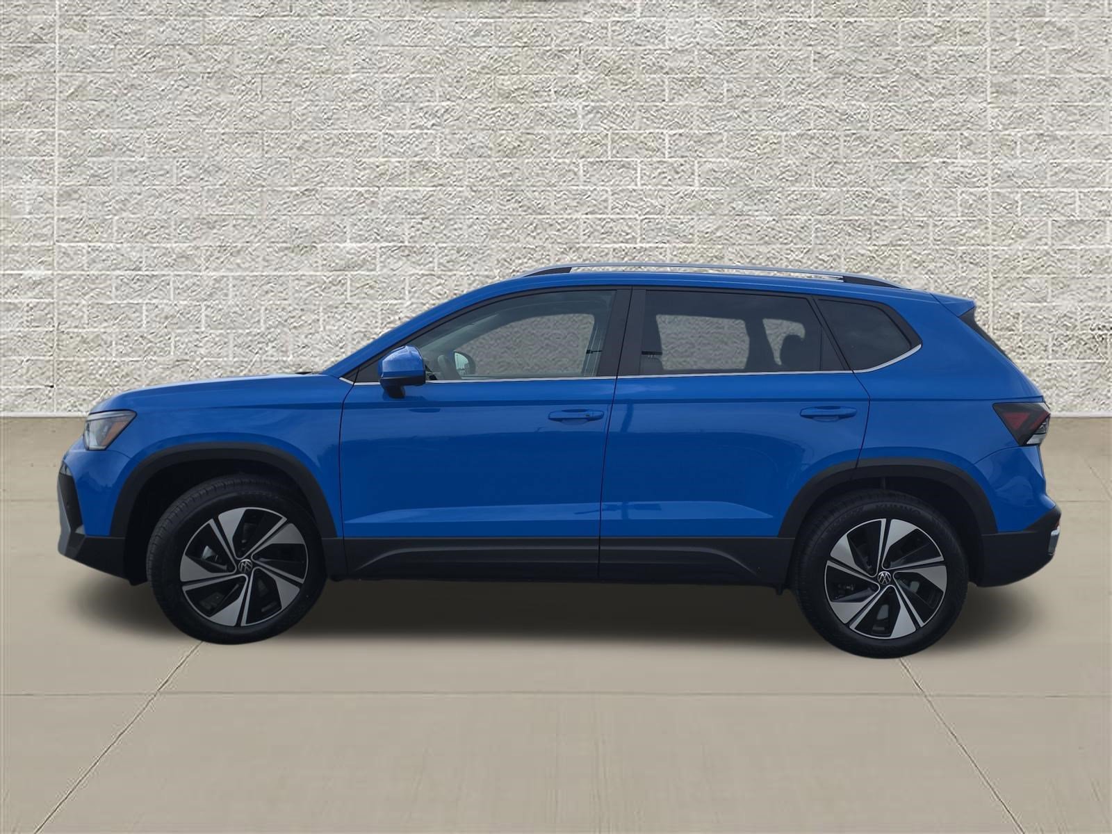 New 2026 Cornflower Blue Volkswagen SE image 4