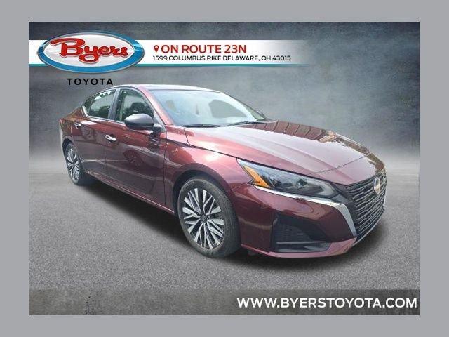 Used 2025 Garnet Pearl Metallic Nissan 2.5 SV image 1
