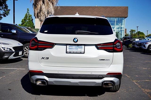 Used 2023 White BMW xDrive30i image 9